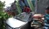 Tabrak Pagar Rumah, Truk Gandeng di Jombang Terguling Timpa Mobil Parkir 