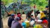 Dukung TMMD di Kapuas Hulu, Ibu-Ibu Memasak dan Siapkan Minum untuk Prajurit TNI