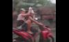 Viral 2 Remaja di Jombang Keramas di Atas Motor, Pelaku Diamankan Polisi 