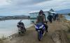 Gubernur NTB Kendarai Moge saat Kunjungi Petani Garam Korban Banjir