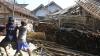 Warga Ramai-Ramai Merobohkan Rumah Korban Gempa Malang - Bagian 2