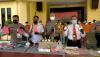 Operasi Pekat Kapuas, Warga Singkawang Serahkan 2 Senpi Laras Panjang ke Polisi