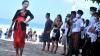 Bule Pakai Kebaya Main Papan Selancar di Pantai Kuta Bali - Bagian 4