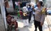 Lurah Pacar Keling Surabaya Keliling Kampung Sosialisasikan Larangan Mudik - Bagian 1
