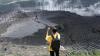 Jalanan Dipenuhi Lumpur Bekas Erupsi Kawah Sileri Dieng Mulai Dibersihkan - Bagian 2