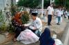 Kebahagiaan Pemulung dan Pengguna Jalan di Jambi Merasakan Nasi Kotak Perindo 