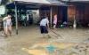 Banjir Satui Berangsur Surut, Warga Mulai Bersihkan Rumah