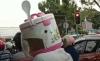 Viral Aksi Kocak Pemotor di Pasuruan Pakai Helm Rice Cooker Lengkap dengan Centong Nasi