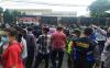 Ratusan Orang Antre Vaksinasi Covid-19 TNI-Polri di Grand Ballroom Sudirman Bandung