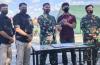 Mantan Anggota KKB Papua Serahkan 2 Senpi Rampasan ke TNI