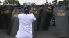 Kompak, Massa Habib Rizieq Bergandengan Tangan Membentuk Barikade Manusia - Bagian 3