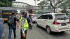 Polisi Sekat Jalan Sekitar PN Jaktim dan Sweeping Pendukung Habib Rizieq, Lalin Macet 