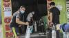 Antrean Warga Bekasi Isi Ulang Tabung Gas Oksigen Medis - Bagian 2