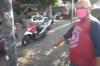 Video Viral Duel 2 Ormas di Jalan Pramuka Raya, 1 Orang Tumbang