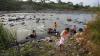 Air Sumur Kering, Warga Bogor Mandi dan Cuci Pakaian di Sungai Cipamingkis - Bagian 1