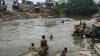 Nekat, Anak-Anak Berenang di Derasnya Sungai Ciliwung Tanpa Pengawasan Orang Tua - Bagian 1