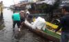 Terjebak Banjir Kapuas Hulu, Pasien Dievakuasi dengan Sampan ke Rumah Sakit