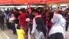 Lagi, Warga Abaikan Prokes saat Vaksinasi Massal di Kantor Kecamatan Purwakarta