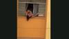 Video Perempuan Hamil Hendak Kabur Lewat Jendela Apartemen Viral, Alasannya Bikin Miris