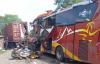 Bus Tabrak Truk Kontainer Parkir di Kulonprogo, 2 Korban Tewas dan 4 Terluka  
