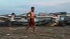 Potret Keseruan Anak-Anak Pesisir Berenang di Tepi Laut Cilincing - Bagian 3