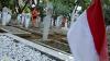 Aksi Bersih-Bersih Taman Makam Pahlawan Jelang HUT ke-76 TNI - Bagian 2