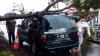 Mobil Berpelat Nomor Jakarta Tertimpa Pohon Tumbang di Depan Kantor DPRD KBB
