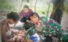 Aksi Heroik Prajurit TNI Bantu Ibu Melahirkan di Tengah Hutan, Hanya Beralaskan Terpal