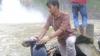 Ikut Mencari, Keluarga Temukan Ban dan Sandal Korban Kijang Innova Masuk Jurang