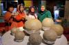 Heboh, Bakso Raksasa Seukuran Bola Bikin Konsumen Penasaran