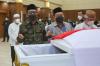 Mahfud MD Beri Penghormatan Terakhir kepada Jenazah Mantan Ketua BPK Harry Azhar Azis  
