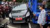 Penampakan Bandrek Gendong Mobil Parkir Sembarangan di Kota Bandung - Bagian 3