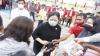 Kunjungi Pasar Legi Solo, Puan Maharani Bagikan Puluhan Kaos
