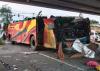 Kecelakaan Mengerikan Bus Tabrak Fly Over hingga Terbelah, 17 Penumpang Luka