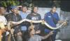  Menyeramkan, Ular Sanca Sepanjang 3 Meter Melintas di Jalanan Kampung Purworejo