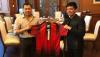 Momen Atta Halilintar Berikan Kostum Futsal Pendekar United kepada Hary Tanoesoedibjo