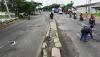Aksi Warga Pekalongan Tandai Jalan Pantura yang Berlubang dengan Cat