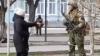 Viral, Perempuan Ukraina Ini Bentak Tentara Rusia Bersenjata Lengkap di Jalanan