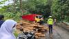 Truk Bermuatan Kayu Terguling di Gunung Butak Palabuhanratu Sukabumi, Sopir Tewas
