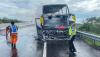 Bus Pariwisata Hangus Terbakar di Tol Pandaan Pasuruan - Bagian 3