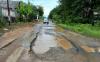 Jalan Berlubang di Tanah Laut Dikeluhkan, Warga: Banyak yang Jatuh saat Melintas