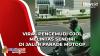 Video Viral Pengemudi Ojol Nekat Melintas Sendiri di Jalur Parade MotoGP