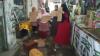 Kesal Minyak Goreng Langka, Emak-emak di Indramayu Ngamuk Banting Jeriken