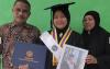   Keren, Mantan Pelayan Toko Ini Lulus Cumlaude dan Kini Kuliah S2 di UNY