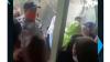 Viral Oknum Polisi Usir Warga yang Belum Vaksin Booster saat Antrean BLT