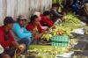Penjualan Ketupat di Pasar Karangayu Semarang Naik Jelang Lebaran  - Bagian 1