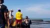 Asyik Selfie, Wisatawan asal Bandung Tersapu Ombak Pantai Karanghawu Sukabumi