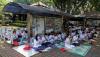 Umat Buddha Sembahyang Tri Suci Waisak dengan Khidmat