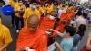 Perayaan Waisak, Para Biksu Jalan Kaki Terima Derma dari Umat Buddha