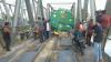 Truk Pengangkut CPO di Aceh Singkil Terperosok di Tengah Jembatan